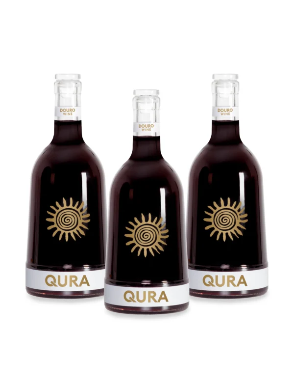 O vinho tinto douro Qura de 2023, ainda se encontra em estágio, estando disponível em outubro 2025