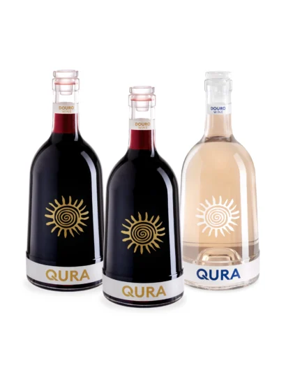 Duas garrafas de tinto e uma de rosé. Vinhos do Douro