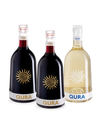 Duas garrafas de tinto e uma de branco. Vinhos do Douro