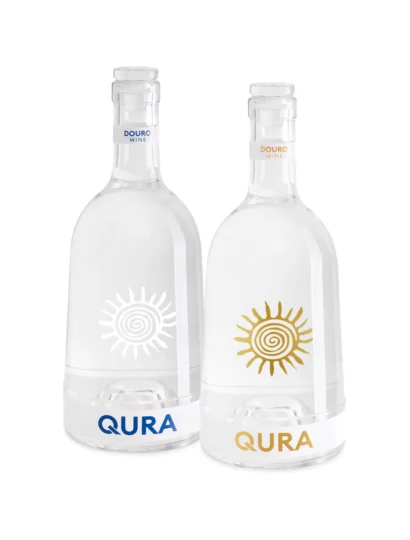 Pack com duas garrafas Qura de vinho do Douro, design elegante e moderno com tons distintos