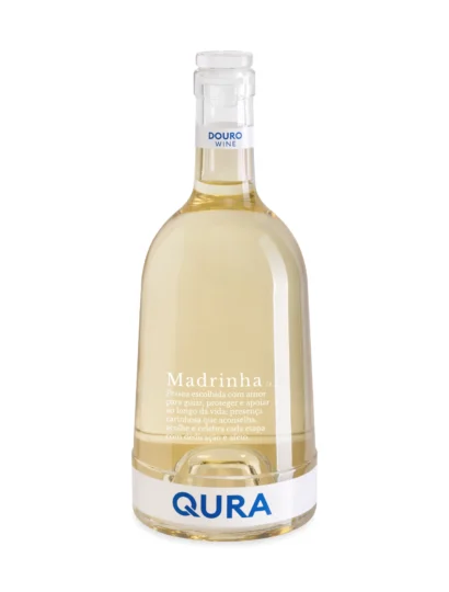 Vinho branco Qura Madrinha, com design elegante e mensagem de afeto e apoio na garrafa