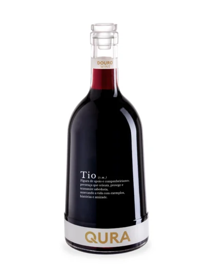Garrafa de vinho tinto QURA TIO com rótulo ilustrativo sobre a figura do tio na cultura