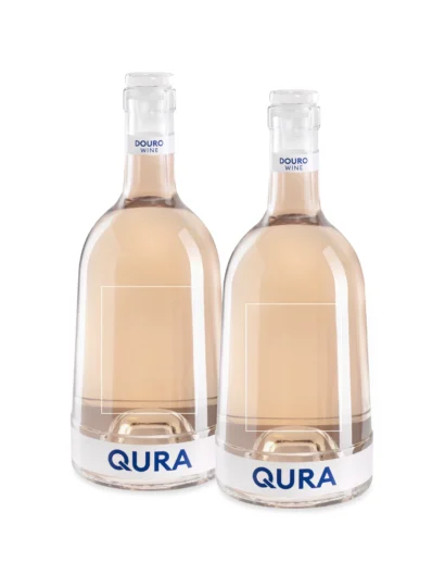Duas garrafas de vinho rosé Douro com design elegante e rotulagem personalizada Qura