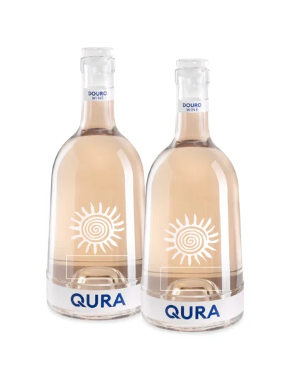 Duas garrafas de vinho rosé da região do Douro, com design elegante e personalização Qura